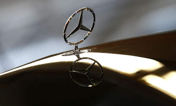 Лого Мерседес (Mercedes) на капоте