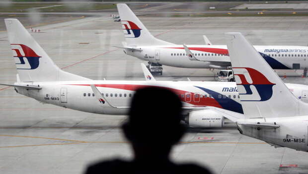 Самолеты авиакомпании Malaysia Airlines в аэропорту Куала-Лумпур Самолеты авиакомпании Malaysia Airlines в аэропорту Куала-Лумпур