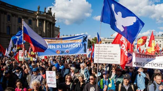 В Берлине люди вышли на демонстрацию за мир и против поставок оружия Украине и Израилю