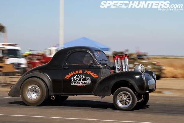 Hot-rod гонки на заброшенном аэродроме в Калифорнии (60 фото)