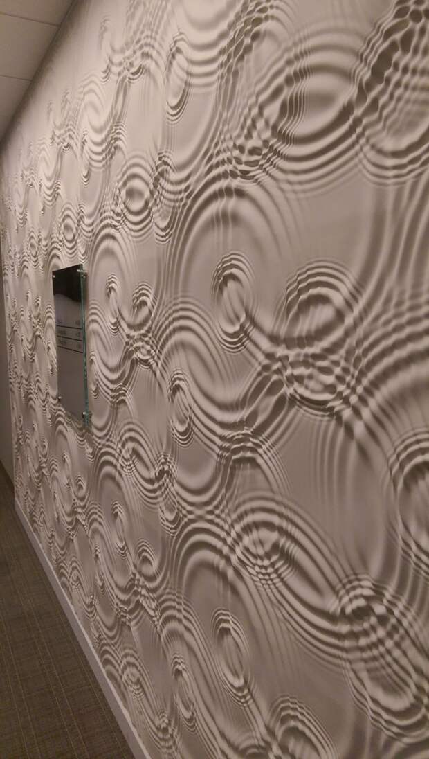 32.  Текстура на этой стене выглядит как рябь на воде дизайн, дом, идея, креатив