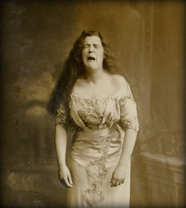 Забавный портрет женщины, которая вот-вот чихнёт (1900) Забавный портрет женщины, которая вот-вот чихнёт (1900) история, ретро, фото