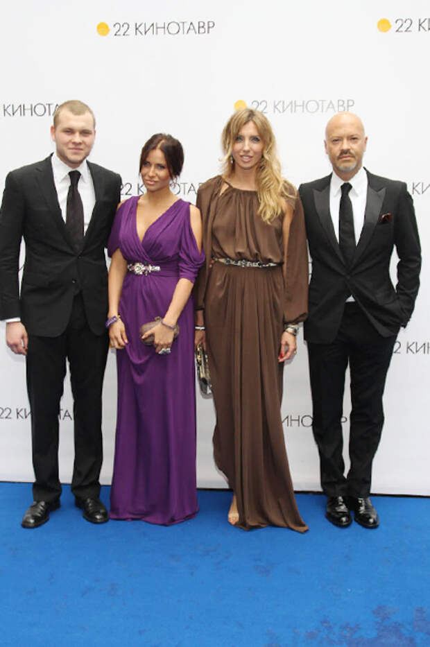 Светлана и Федор Бондарчук с сыном Сергеем и его невестой Татой Мамиашвили