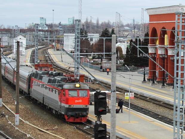 Поезд Москва — Челябинск задержали почти на 2 часа из-за автоаварии