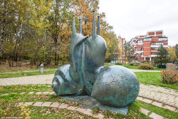 Памятник "Влюблённые улитки". Москва