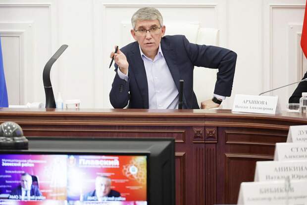 В тульском правительстве проводили Гремякову и обсудили ямы на дорогах