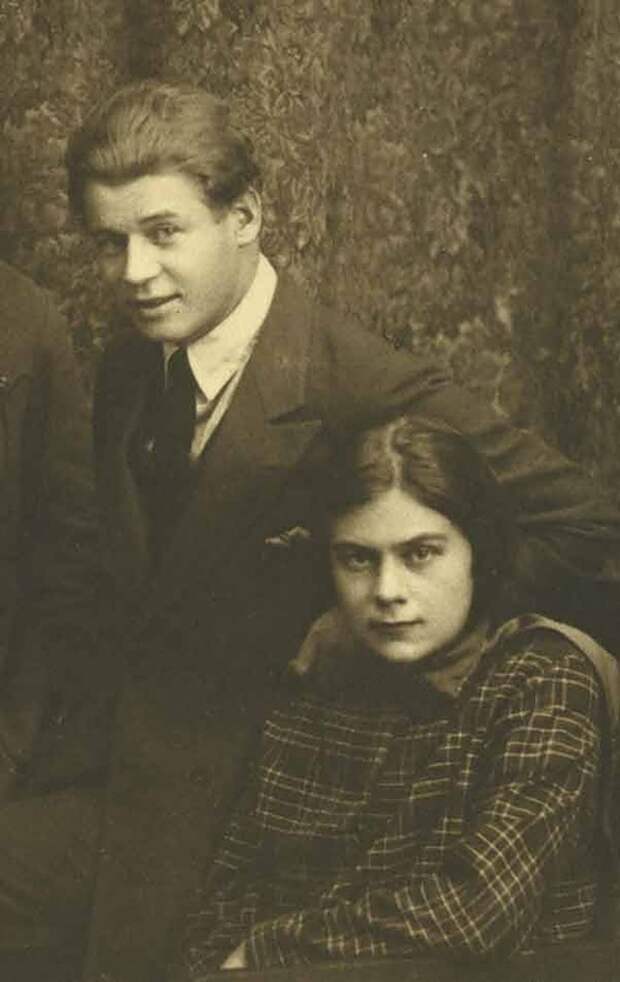 ЕСЕНИН И СОФЬЯ ТОЛСТАЯ ЕСЕНИН И СОФЬЯ ТОЛСТАЯ