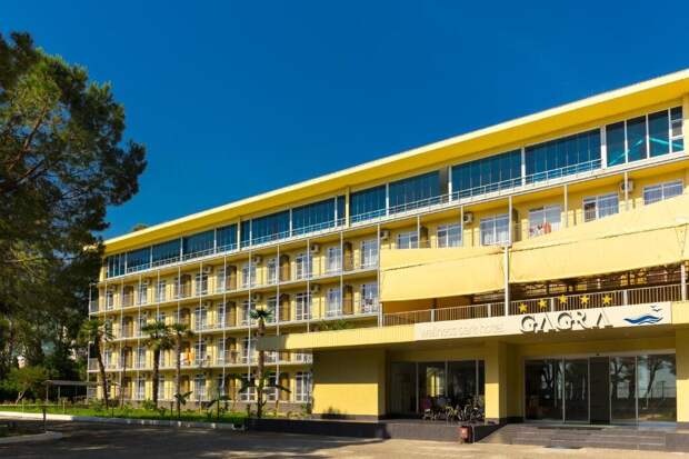 Внешний вид отеля (фото с https://www.booking.com/hotel/xa/wellness-park-gagra.ru.html)