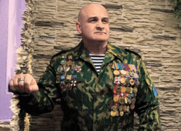 Боевой офицер наглядно показал, как обманывают Путина
