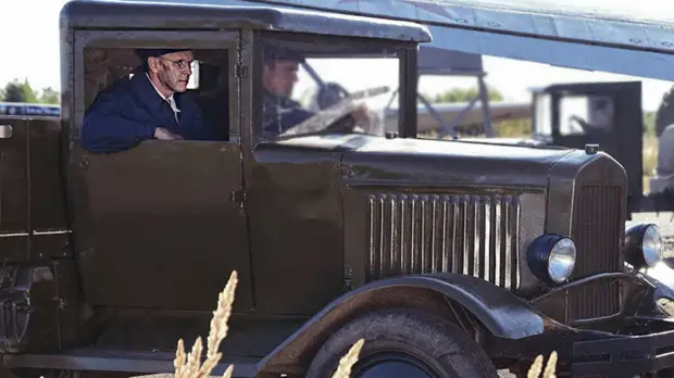 Космический Хью Лори и неканоничный Дракула: какие сериалы смотреть в январе