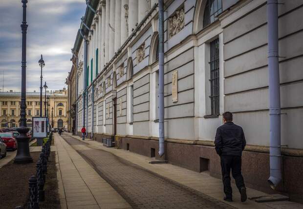 ID: 10845174 Дата съемки: 23.04.2015 Описание: Россия. Санкт-Петербург. У здания Российской национальной библиотеки имени М.Е. Салтыкова-Щедрина. Руслан Шамуков/ТАСС