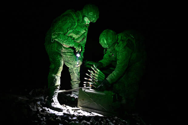 «Штаб брошен вместе с секреткой и ноутбуками». Российские бойцы заняли командный пункт ВСУ в Гуляйполе и заполучили боевое знамя