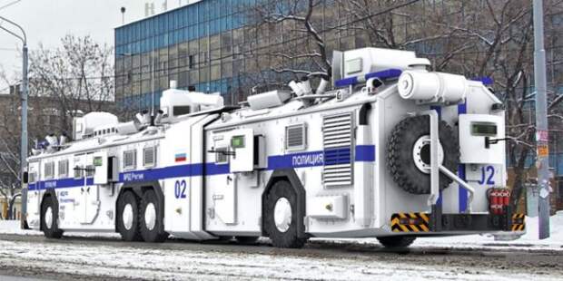 Первоапрельский бронированный полицейский автобус