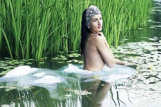 Обнаженную «русалку» Елена сняла на Обском море. Фото: Елена ПРИХОЖАЙ.