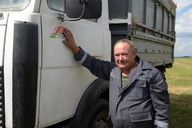 На Бобруйщине чествовали очередного ´тысячника´ - водителя Николая Крусира.