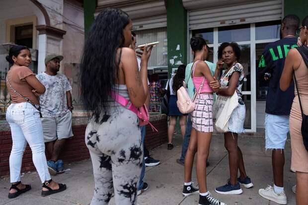 Тревел-блогерша объяснила разницу между очередями на Кубе и в России