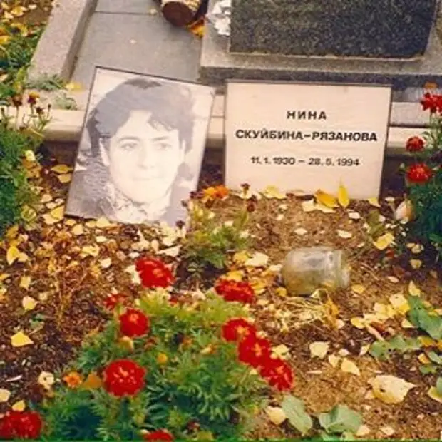 Могила эльдара рязанова на новодевичьем кладбище фото