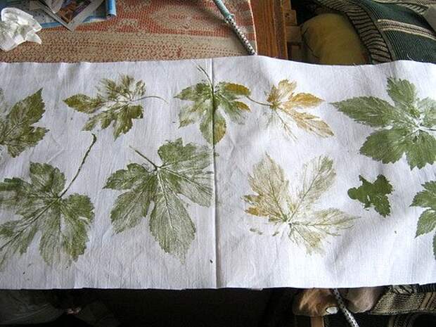 готовые оттиски листьев на ткани