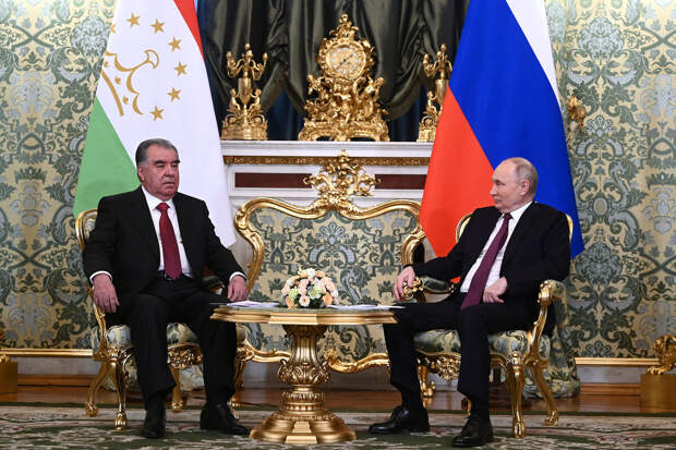 Путин и Рахмон обсудили попытки ряда сил нагнетать ситуацию вокруг мигрантов