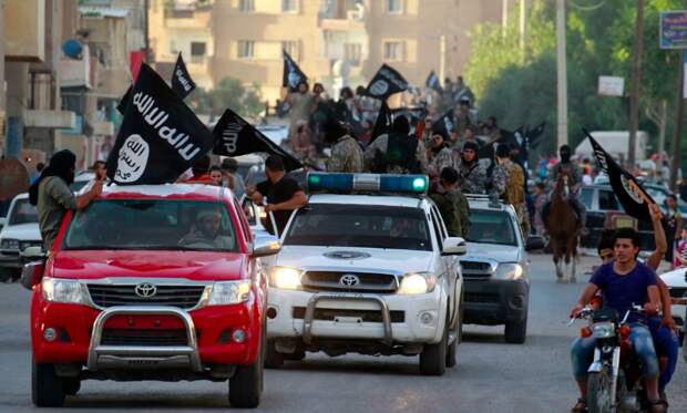 Машины марки Toyota боевикам ИГ поставляют США и Британия, – Захарова 