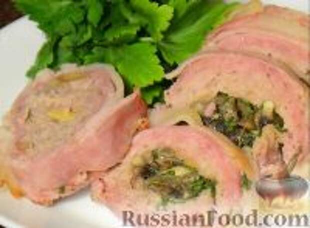 Фото к рецепту: Мясной рулет из фарша с копчёной грудинкой