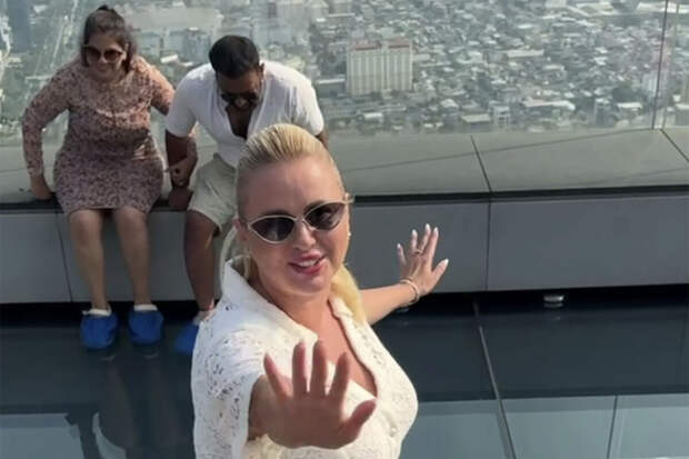 Певица Анна Семенович поднялась на самый высокий небоскреб в Бангкоке