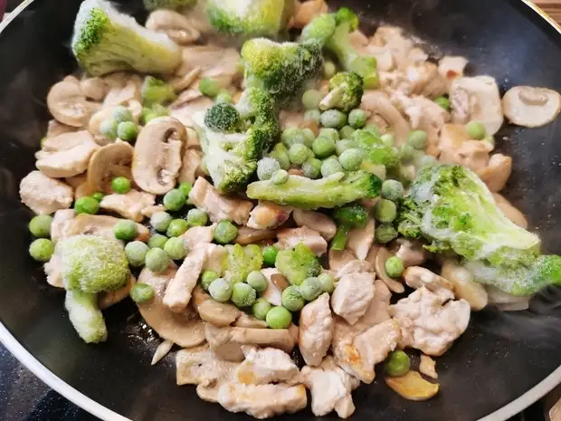 Пирог с курицей и овощами