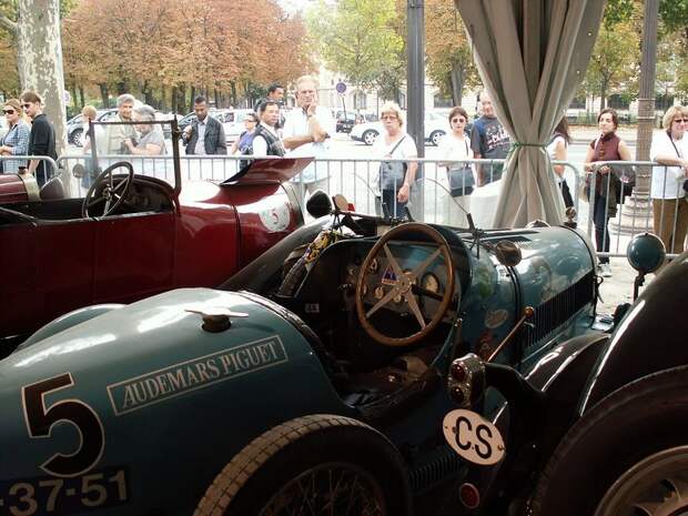 Флюиды от Bugatti (19 фото)