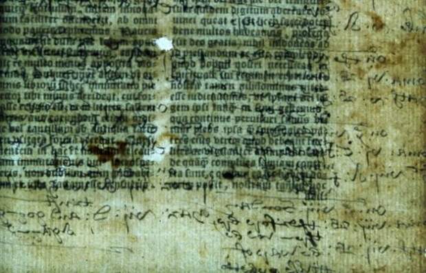 Скрытый текст в старейшей Библии в Англии.