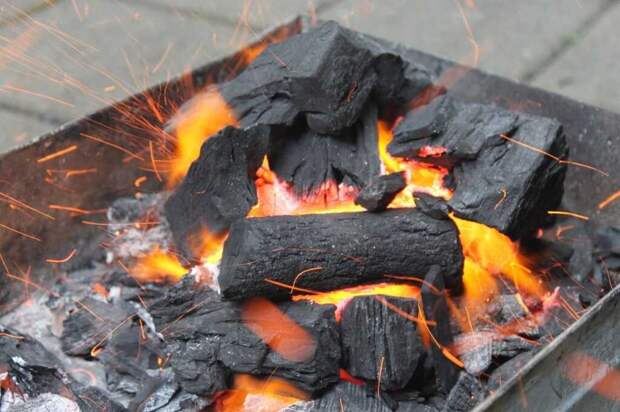 Как самому легко и просто приготовить уголь для шашлыков?