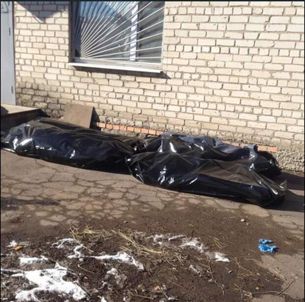 трупы у морга Артемовска