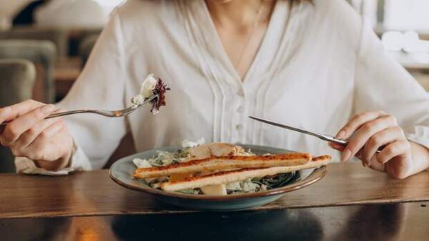 Как ужинать правильно? Эндокринолог назвала золотые правила для стройности