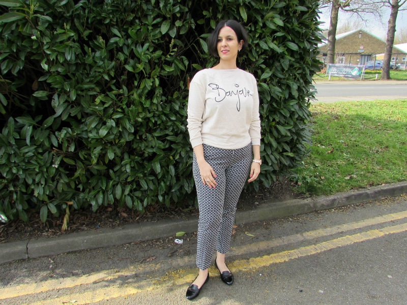 A slogan sweater worn in a smart way 