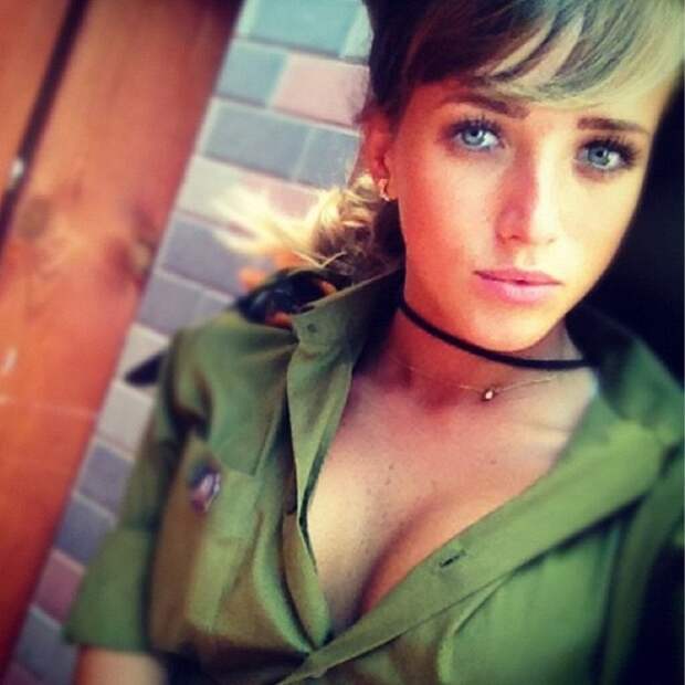 Симпатичные еврейки-военнослужащие: На службе и дома