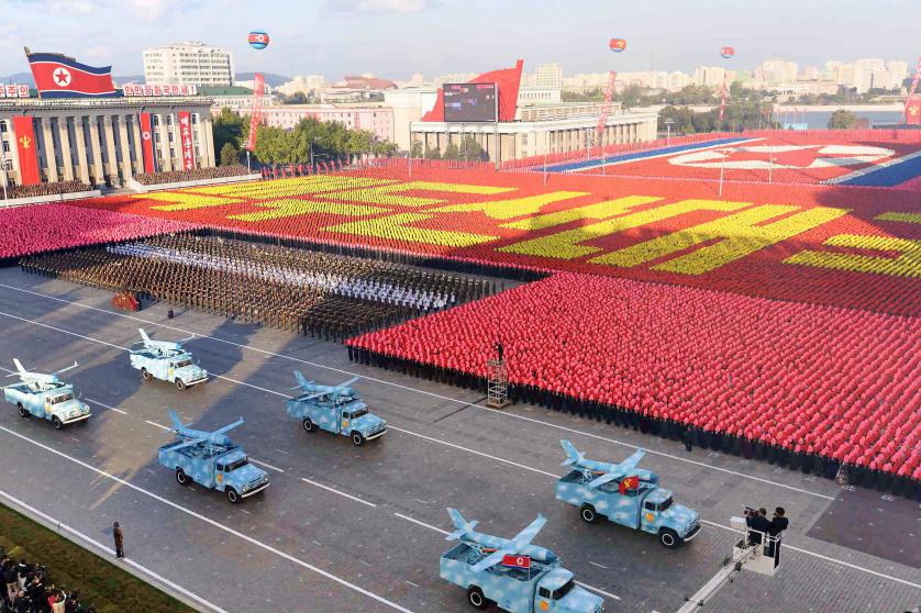 Северная Корея ставит военный парад в площади Ким Ир Сена в Пхеньяне 10 октября, 2015 года, в ознаменование 70-й годовщины со дня основания правящей Трудовой партии.