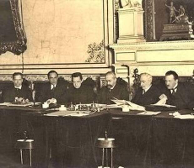 Заседание Временного правительства в Мариинском дворце. 1917 г.  Фото: Я.В. Штейнберг