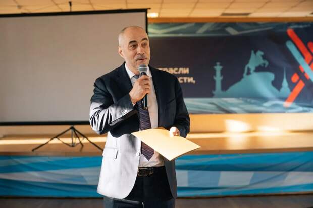 Минкин поблагодарил работников Трамвайного парка на Стачек в День рождения