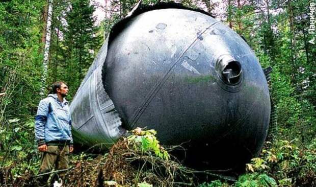 Обломки космического корабля в Алтайской тайге космос, мусор, ракета, свалилось, упало с неба, шар