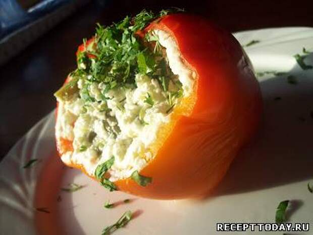 Перец с овощами и сметаной на пару