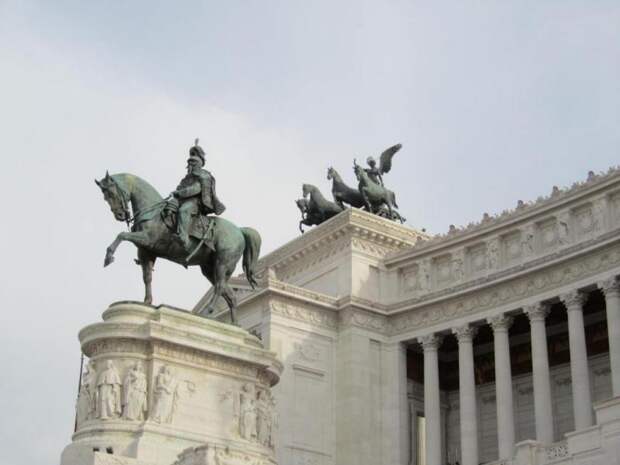 Конная статуя Виктора Эммануэля II