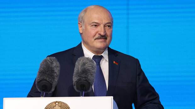 Лукашенко заявил о важной роли Конституции в процессе преобразования страны