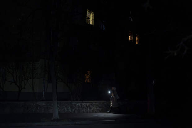 ВС России нанесли массированный удар по энергообъектам Украины. Несколько городов погрузились во тьму, а ТЭЦ остановили работу