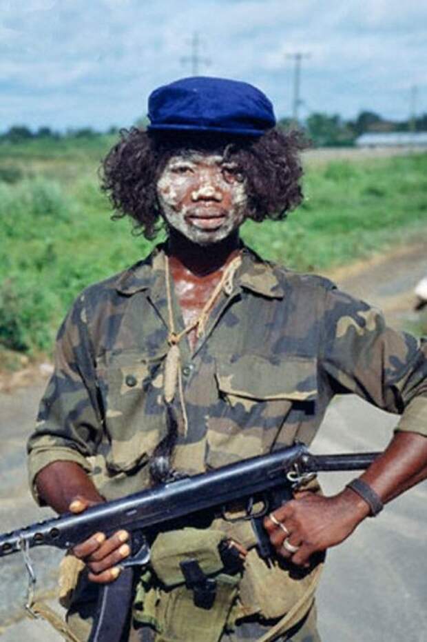 Чернокожий военный. Военные Африки. Афроамериканцы с оружием.