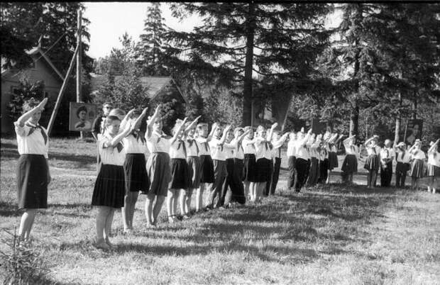 Советские детские оздоровительные лагеря строили в сосновых борах / Фото: palata-npr.ru Советские детские оздоровительные лагеря строили в сосновых борах / Фото: palata-npr.ru