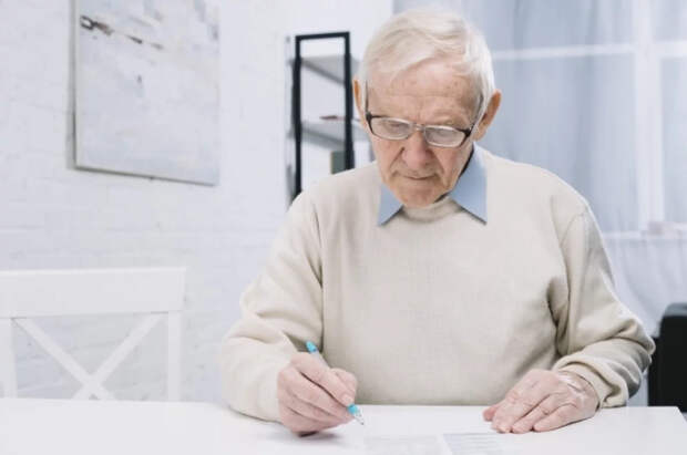 Психиатр назвал перемены в характере, указывающие на развитие деменции