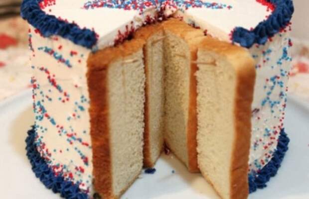 Хлеб защитит ваш вкусный тортик. /Фото: img1.goodhouse.ru