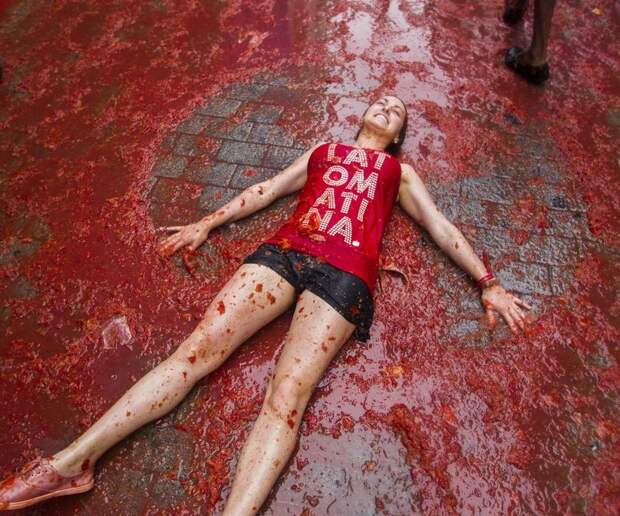 Помидорные бои La Tomatina 2013 Помидорные бои La Tomatina 2013