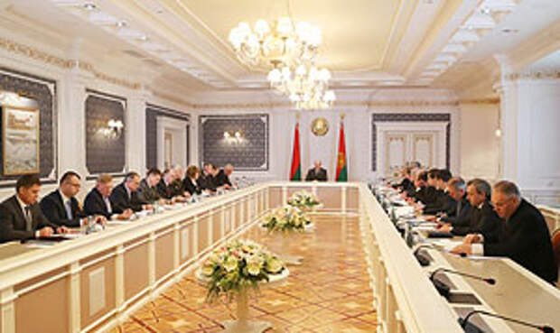 Лукашенко требует жесткого соблюдения качества продукции, технологий, регламентов и порядка на предприятиях