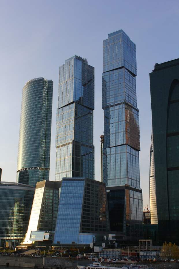 Россия. Москва. Башня «Мoсквa» комплекса «Город Столиц». Высота: 301,6 м. (BpbAlonka)