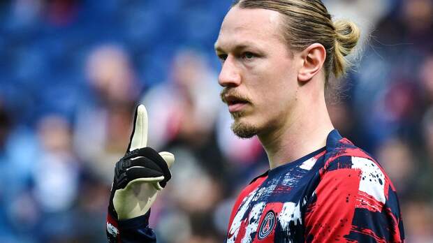 Ребров — о Сафонове в «ПСЖ»: «За спиной Шевалье он не круассаны лопал, запивая просекко, а жестко работал»